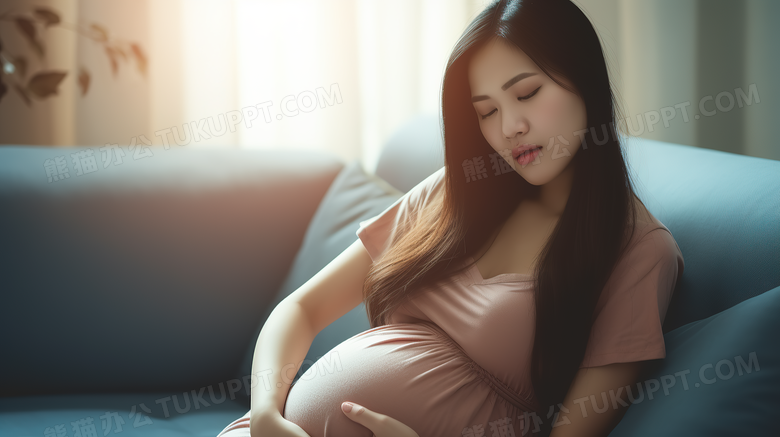 孕妇不舒服靠在沙发上摄影图