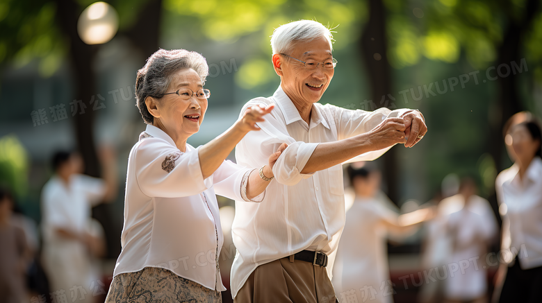 公园里老爷爷奶奶跳广场舞摄影图