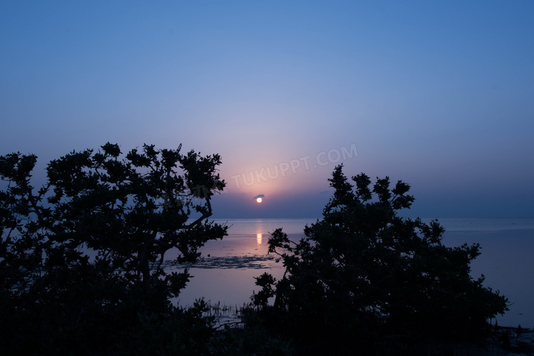 海上落日倒影唯美图片