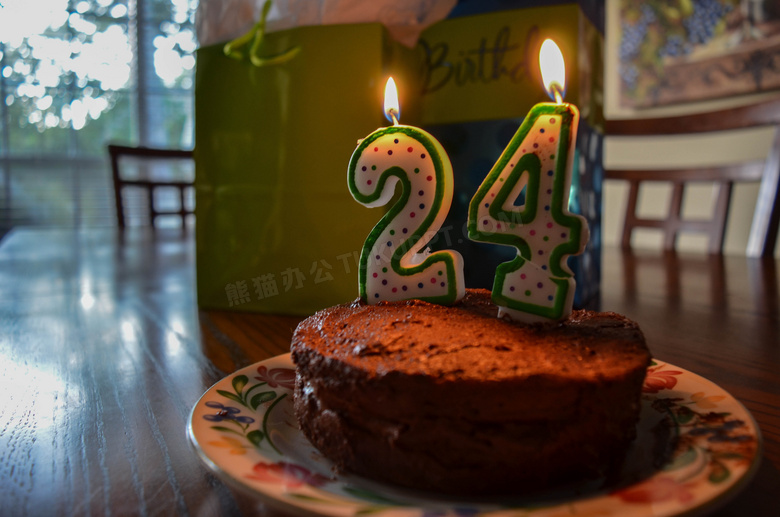 巧克力生日蛋糕图片