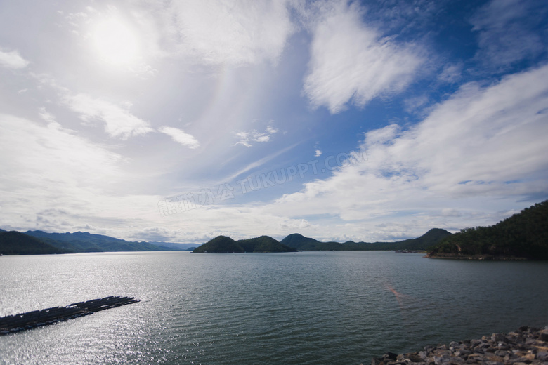 大自然湖泊风景图片