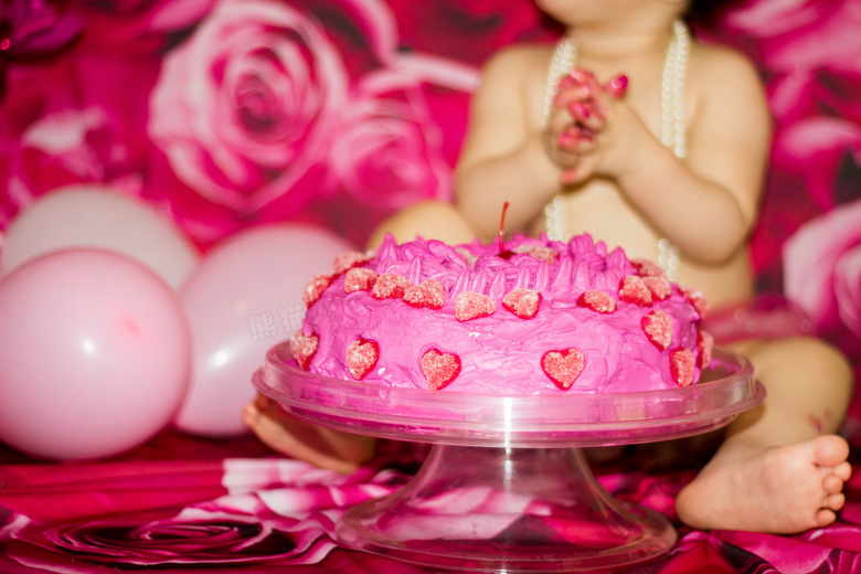 粉色奶油生日蛋糕图片