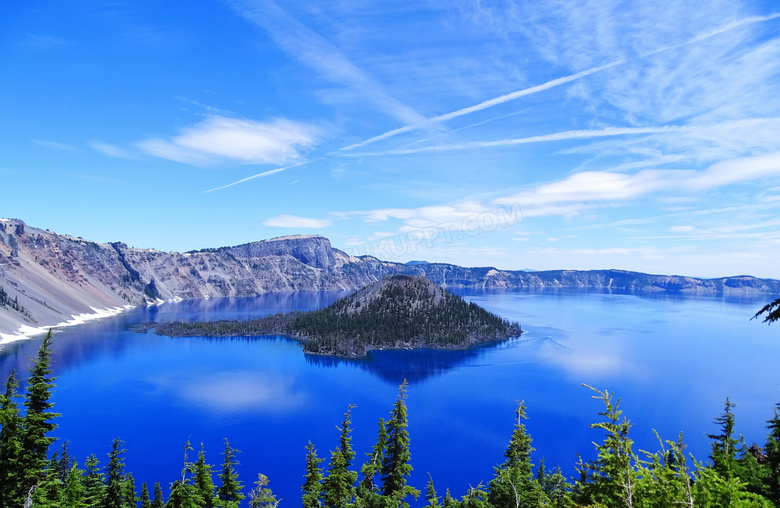 蓝色湖泊唯美风景图片