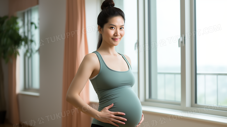 孕妇在窗边写真摄影图