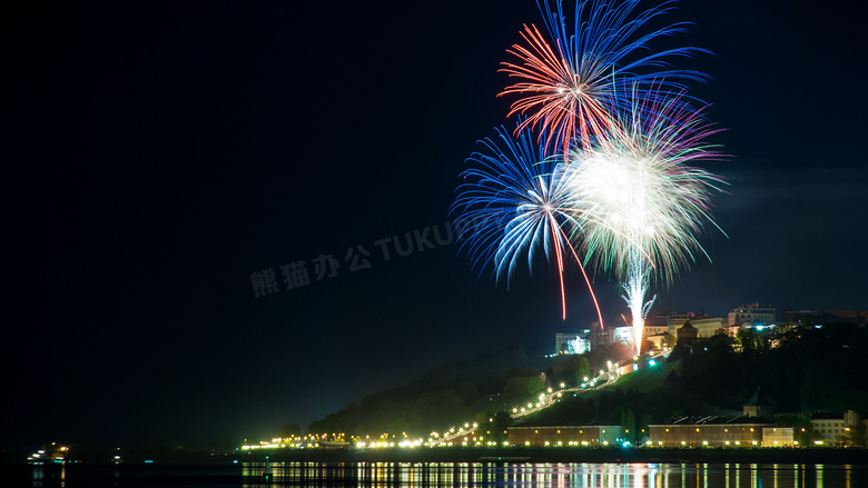 城市夜晚烟花图片