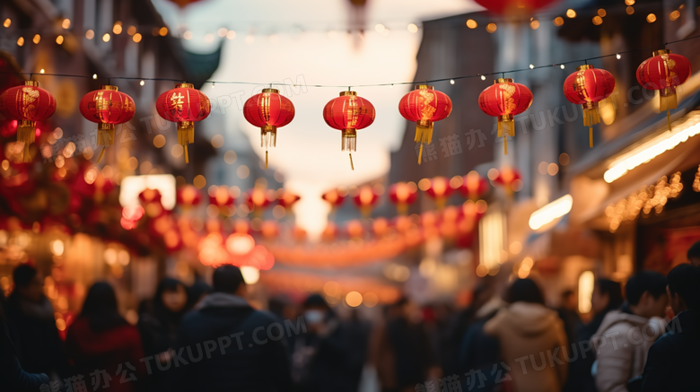 春节街道上挂着的红灯笼图片