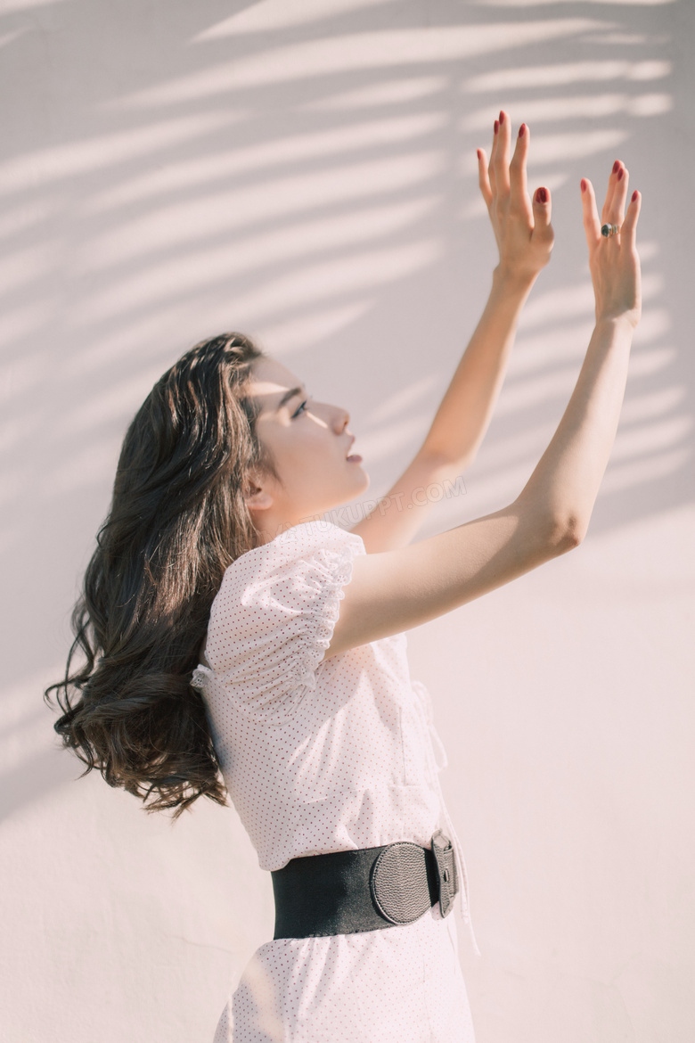 侧颜杀美女写真图片