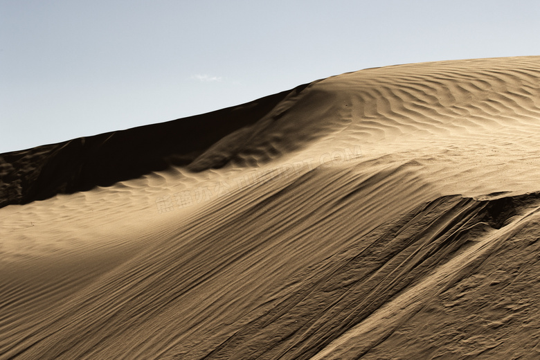 荒芜沙漠沙丘图片
