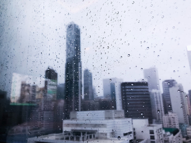 雨天城市玻璃背景图片