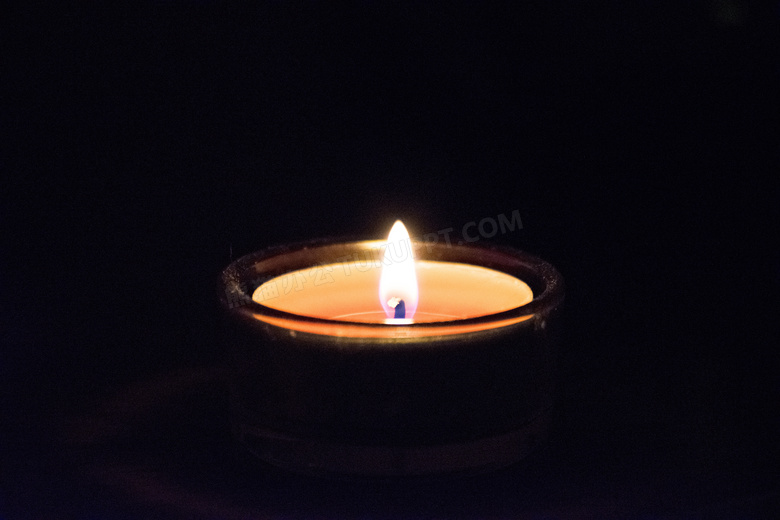 圣诞前夕蜡烛火焰图片