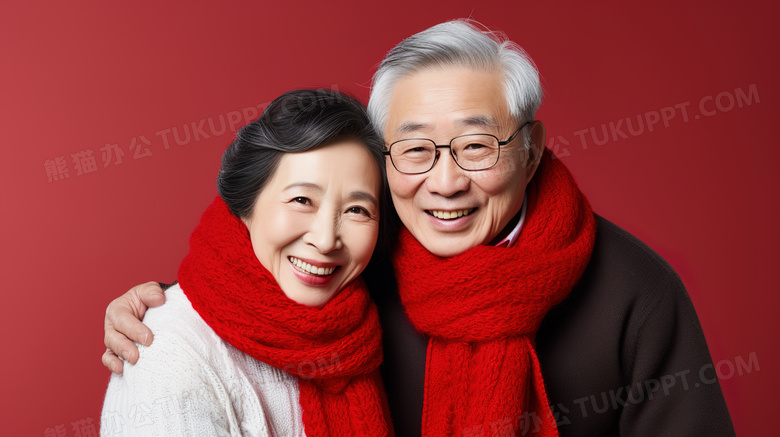 戴着红色围巾互相拥抱开心过节的爷爷奶奶