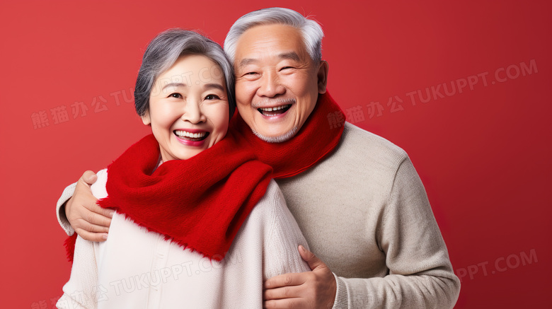 戴着红色围巾互相拥抱开心过节的爷爷奶奶