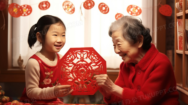 寒假春节可爱的女孩和奶奶一起剪窗花过新年