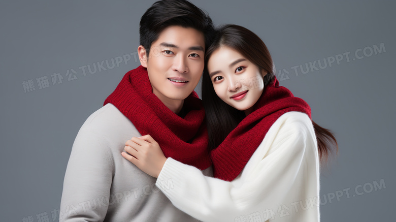新年情侣围着红色的围巾幸福的合照