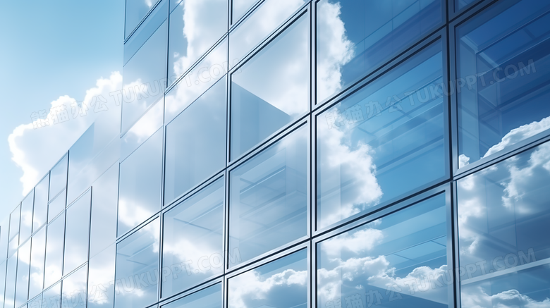 金融大厦玻璃外墙映射蓝天白云图片