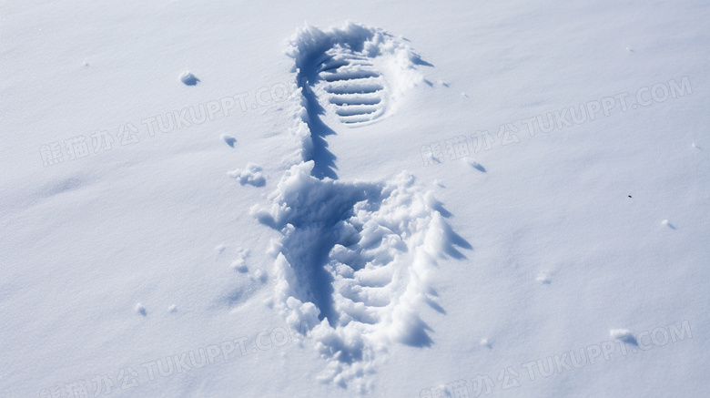 冬天雪地脚印图片