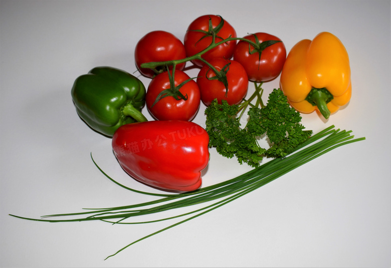 番茄青椒蔬菜图片