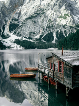 山水湖泊木屋风景图片