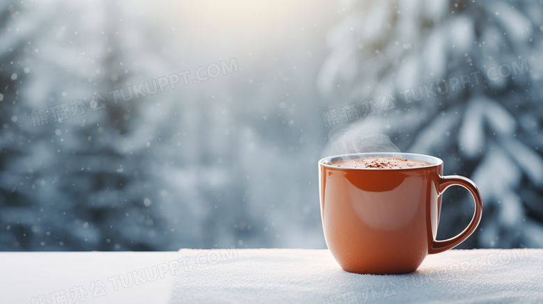 冬季雪地上的橘色咖啡杯子图片