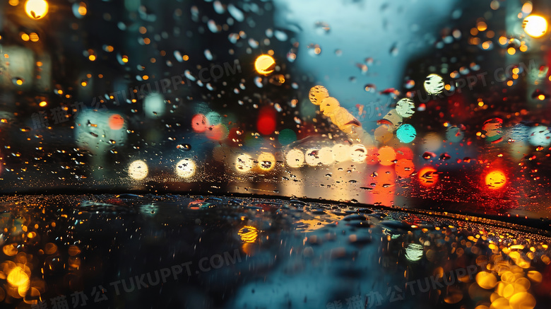 夜晚车辆灯光透过被雨滴覆盖的玻璃图片