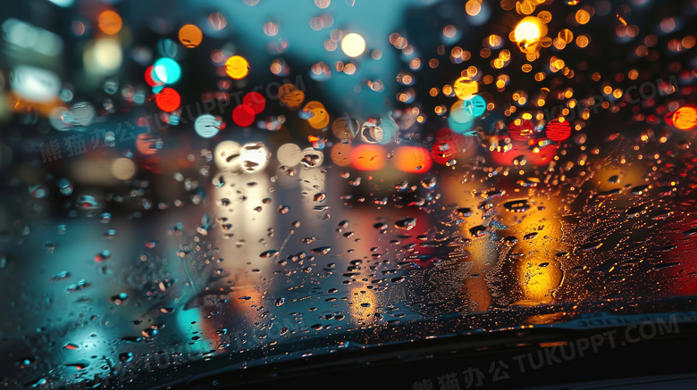 夜晚车辆灯光透过被雨滴覆盖的玻璃图片