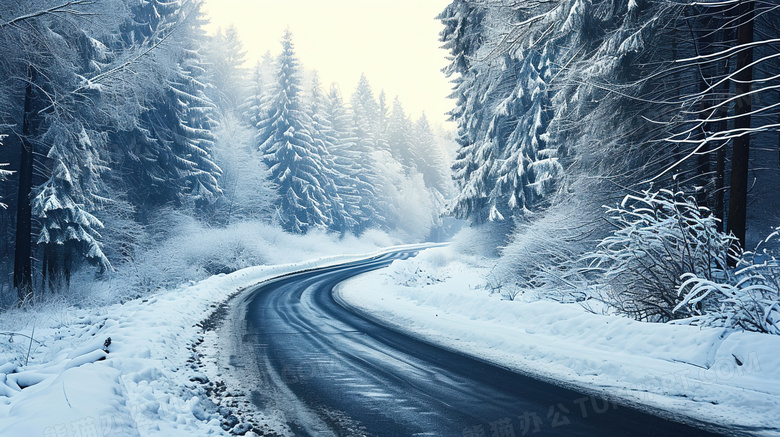冬季被白雪覆盖的蜿蜒山路图片