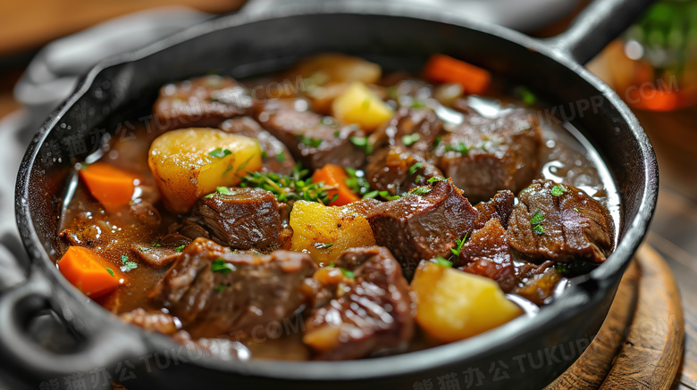 传统砂锅牛肉土豆美食图片