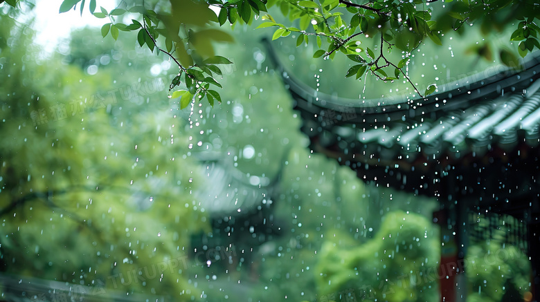 雨中的古建筑屋檐滴落的雨滴图片