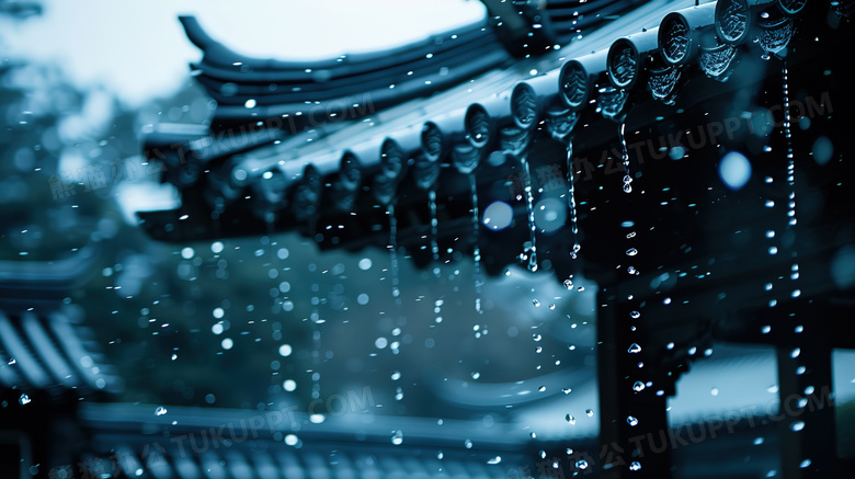 雨中的古建筑屋檐滴落的雨滴图片