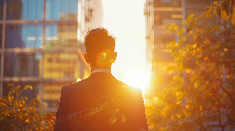 阳光下的商务男性人士图片