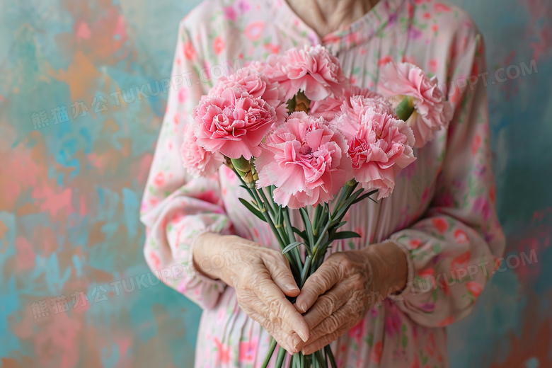 妈妈拿着的粉色康乃馨鲜花局部特写