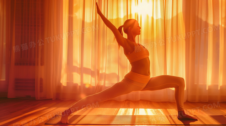 室内普拉提瑜伽健身的女性图片