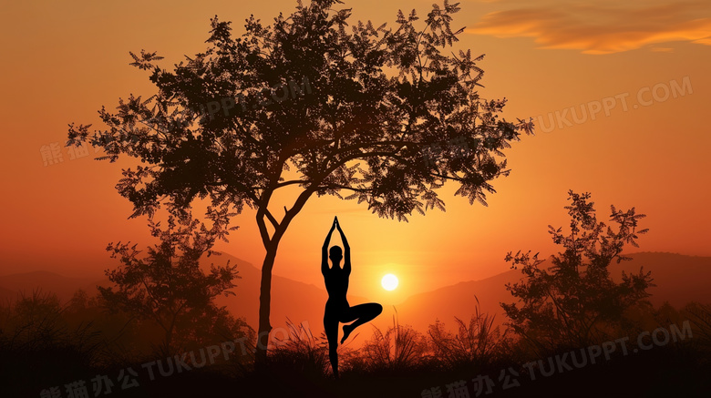 夕阳落日普拉提瑜伽健身的女性图片