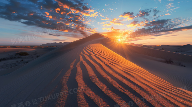 夕阳落日下的干涸沙漠沙丘图片