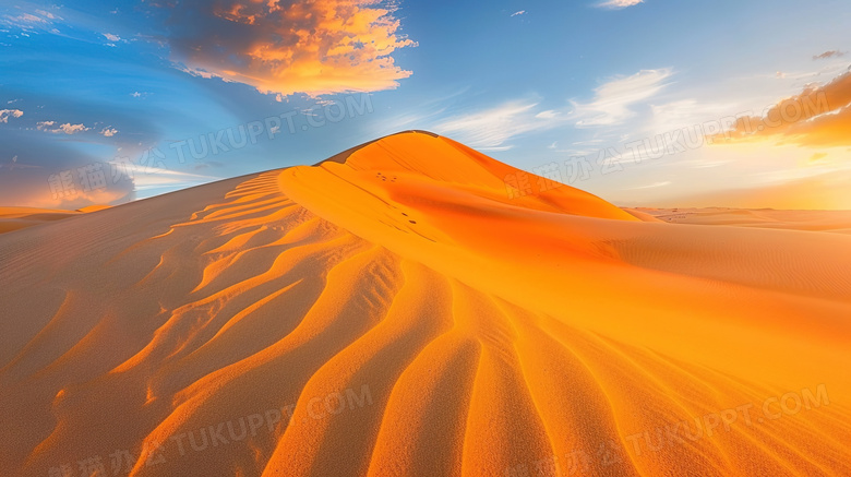 蓝天白云下的沙漠沙丘干涸图片
