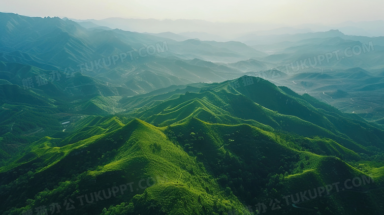连绵不绝的绿色山脉图片