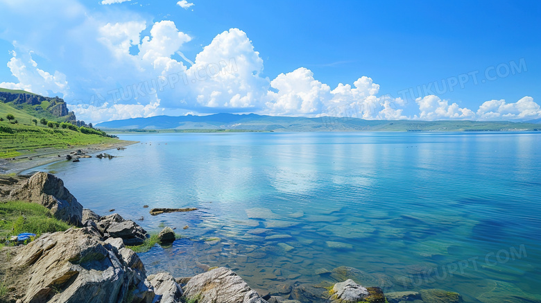 蓝天白云下的青海湖风景图片