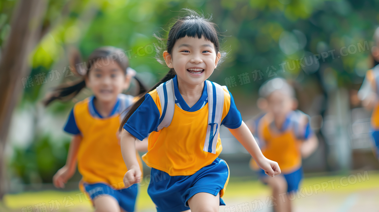 学校体育课开心玩耍的小朋友图片