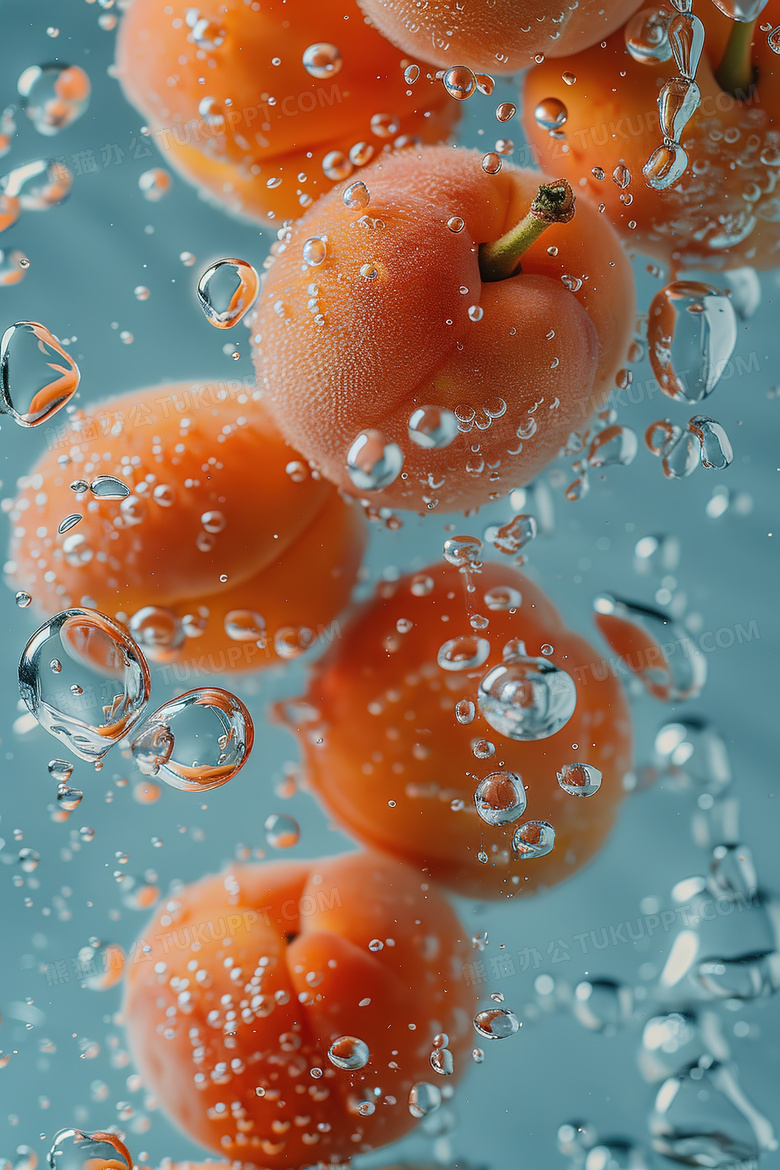 新鲜水果黄桃动态水下摄影