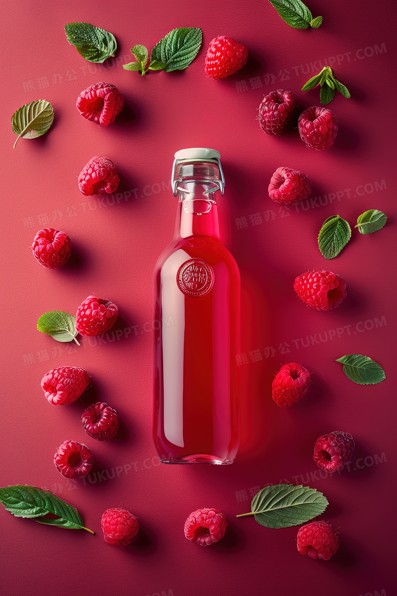 一瓶树莓果汁饮料