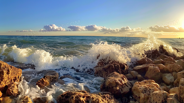 海边海浪拍打礁石自然风景图片