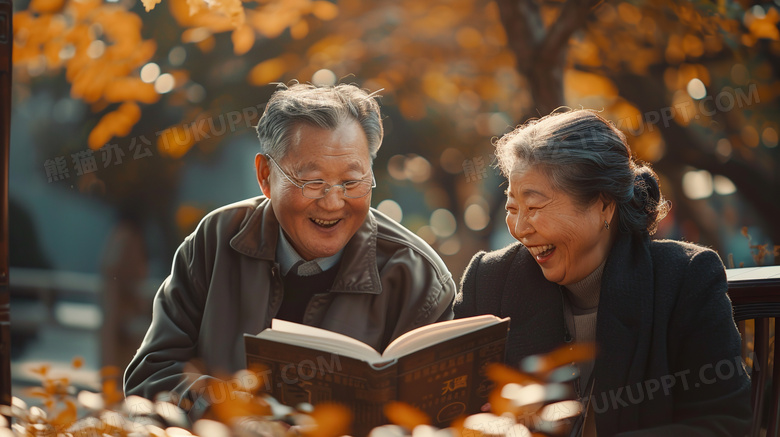 老年夫妻一起看书温馨图片