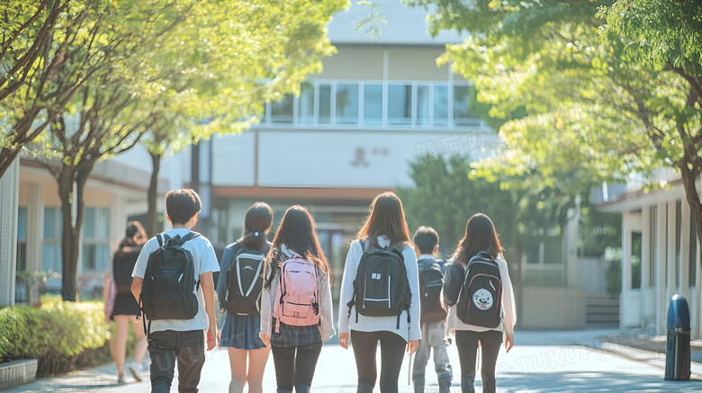 彩色中学生背着书包背影图片