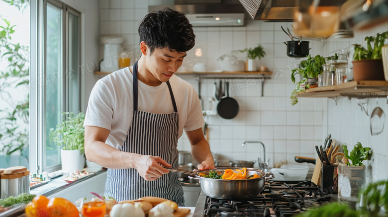 居家生活男人在家做饭图片