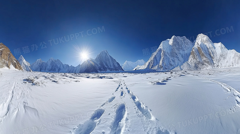 山峰脚印积雪雪山图片