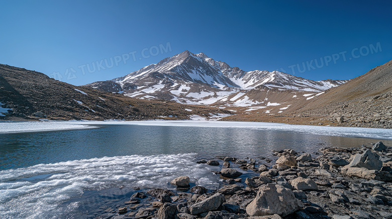 冬天山峰积雪雪山图片