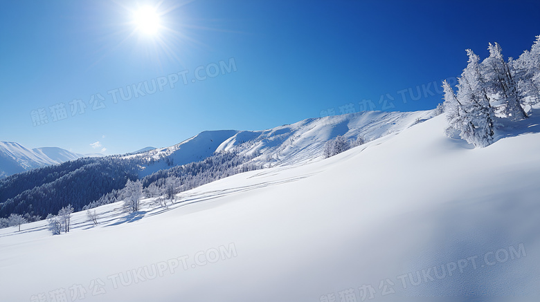 冬天的雪山风景图片