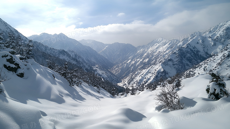 冬天的雪山风景图片