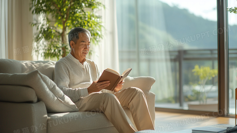 家庭生活老人看书图片