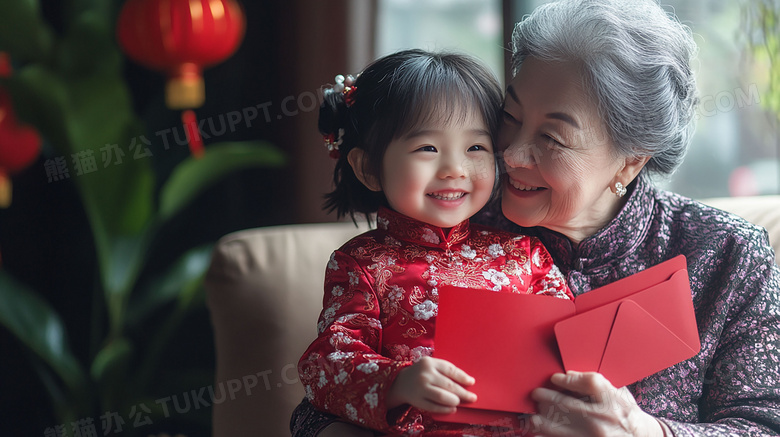 中国农历新年奶奶和孙女拿着红包图片